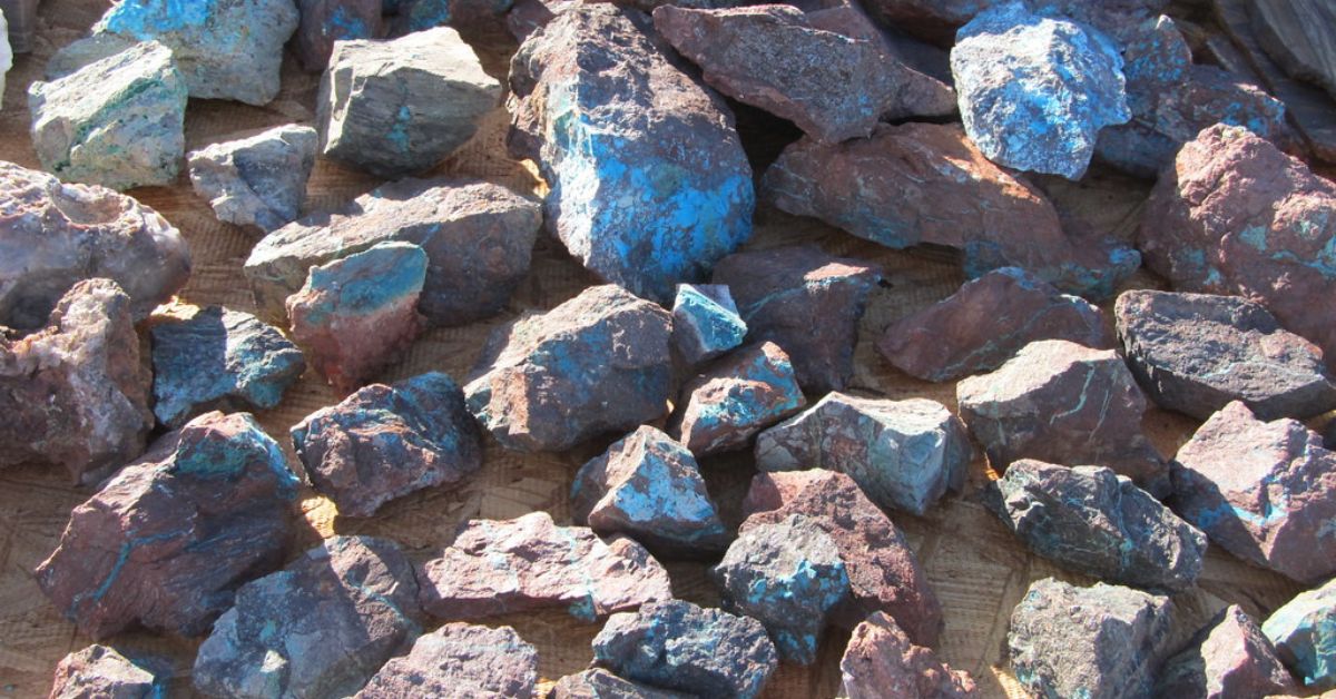 What are some essential tools for rockhounding? : r/rockhounds